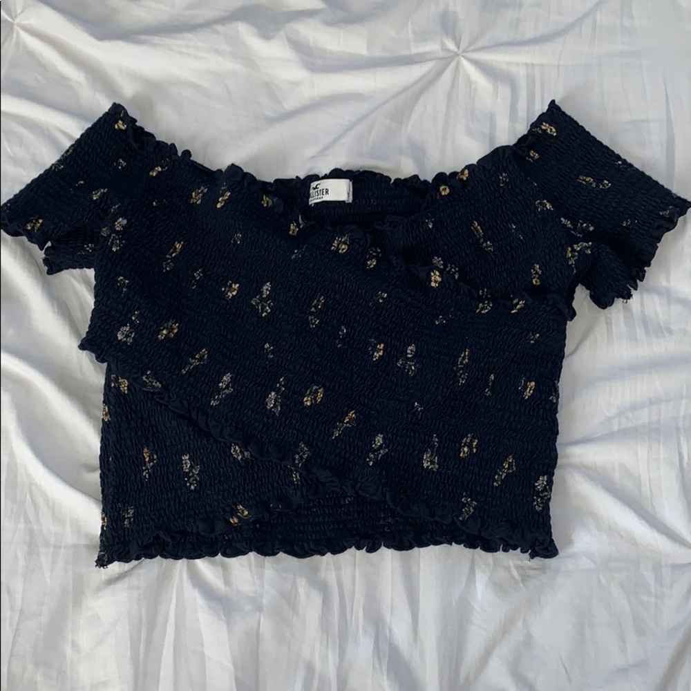 Crossed short sleeve shirt with flowers